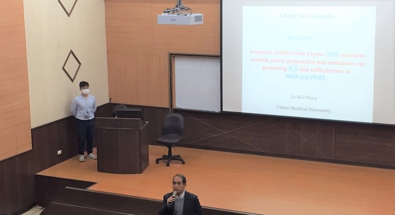 中山大學理學院院長暨生藥所所長吳明忠教授致詞圖片