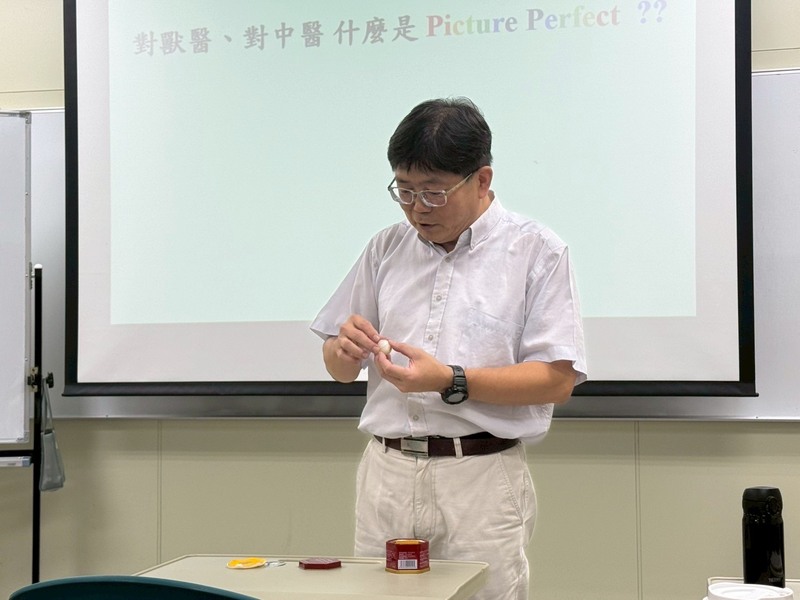 【學術演講】獸醫、中醫、一個胜肽藥物的探索Veterinary medicine, traditional Chinese medicine, and a peptide drug adventure - 侯庭鏞 教授(中國醫)(114/9/17)圖片