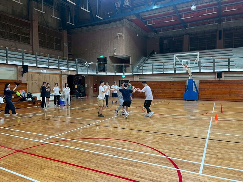 趣味競賽考驗團隊合作~圖片