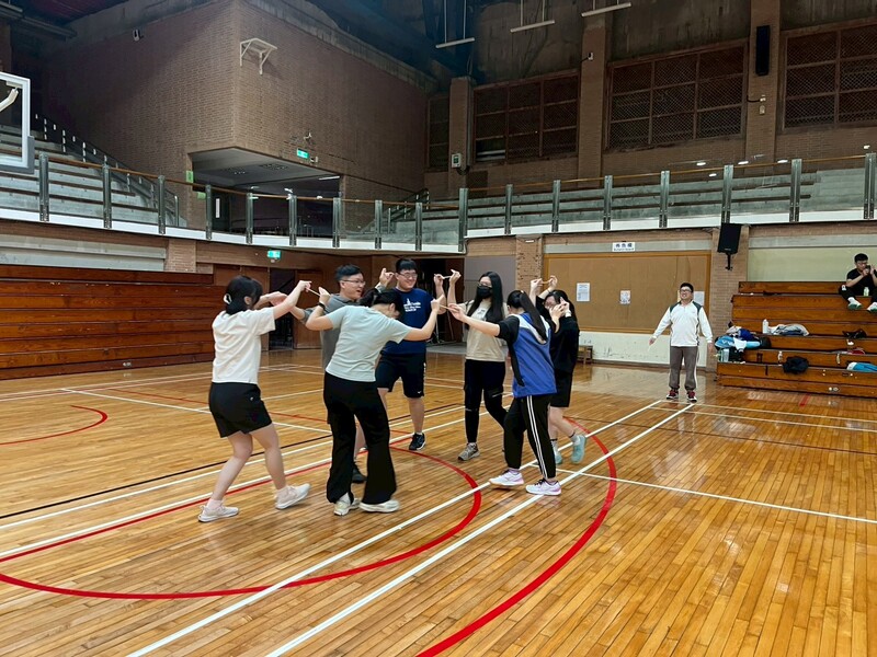 趣味競賽考驗團隊合作~圖片