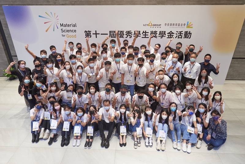 【狂賀】本所何欣穎同學榮獲李長榮教育基金會第十一屆優秀學生銀質獎圖片