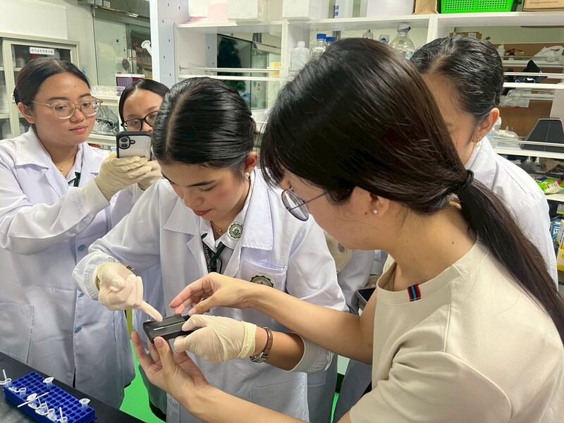 余靈珊老師實驗室教學實驗圖片