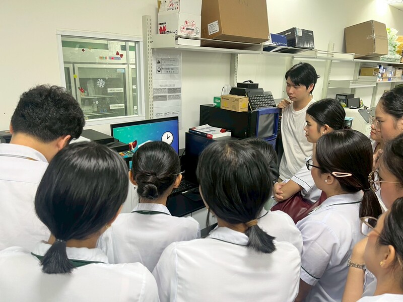余靈珊老師實驗室教學實驗圖片