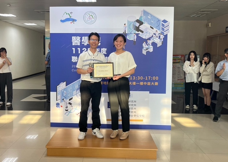golden awardImage