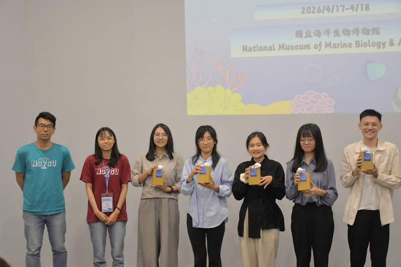 報告學生合影圖片