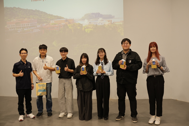 報告學生合影圖片