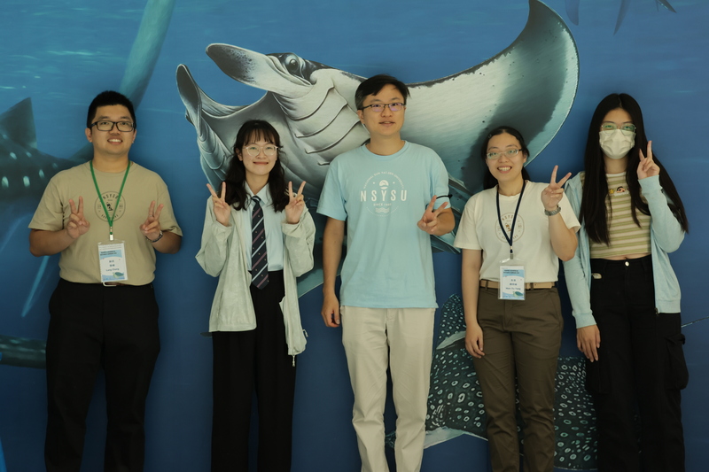 施柏漳老師實驗室合影圖片