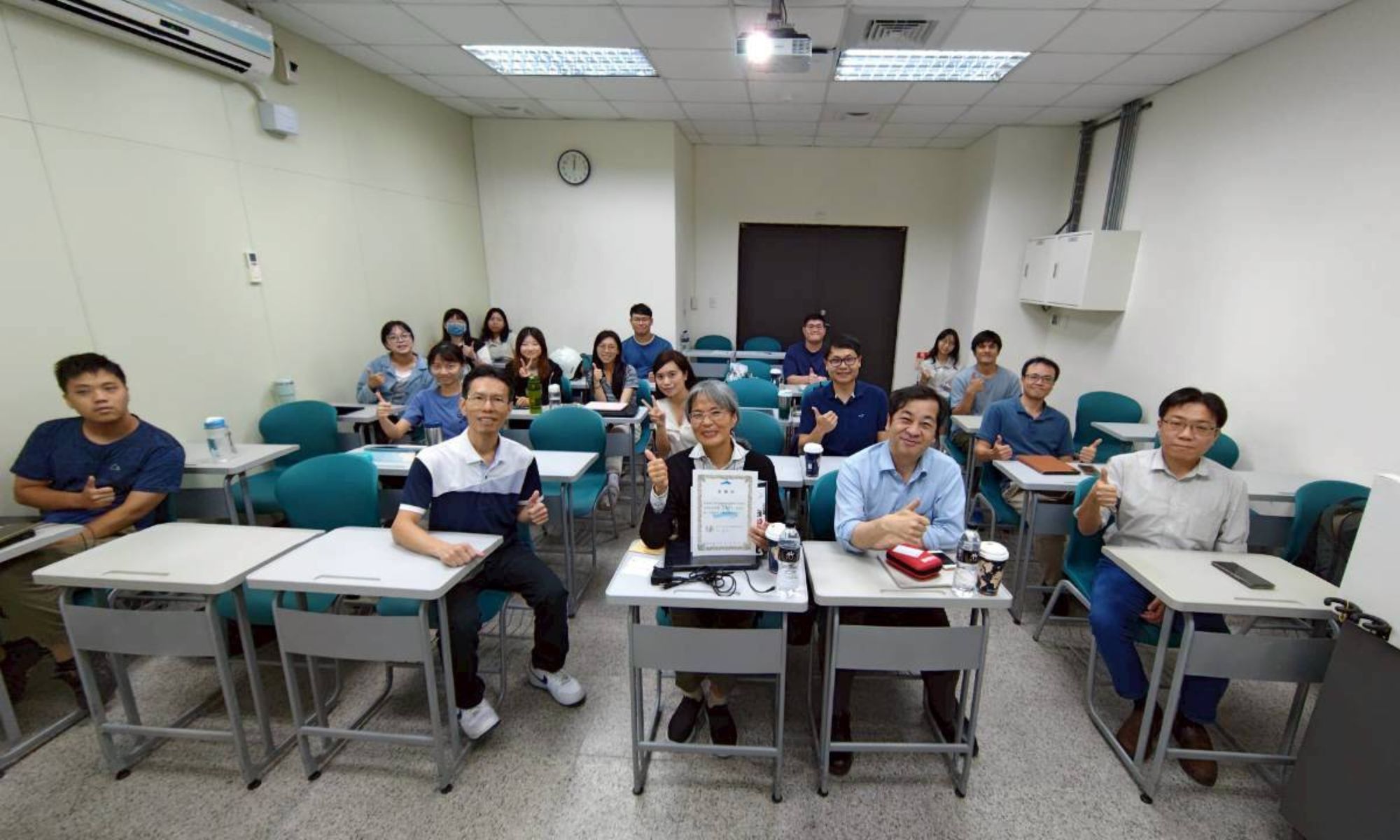 【學術演講】Elucidation of contamination mechanisms involved in the adaptation and transmission of non-tuberculous mycobacteria through environmental and Host - 吉田志緒美 (114/10/21)